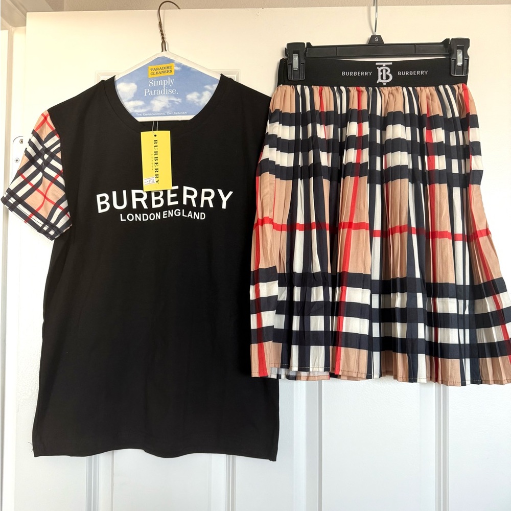 Burberry Black and Plaid Pleated Skirt